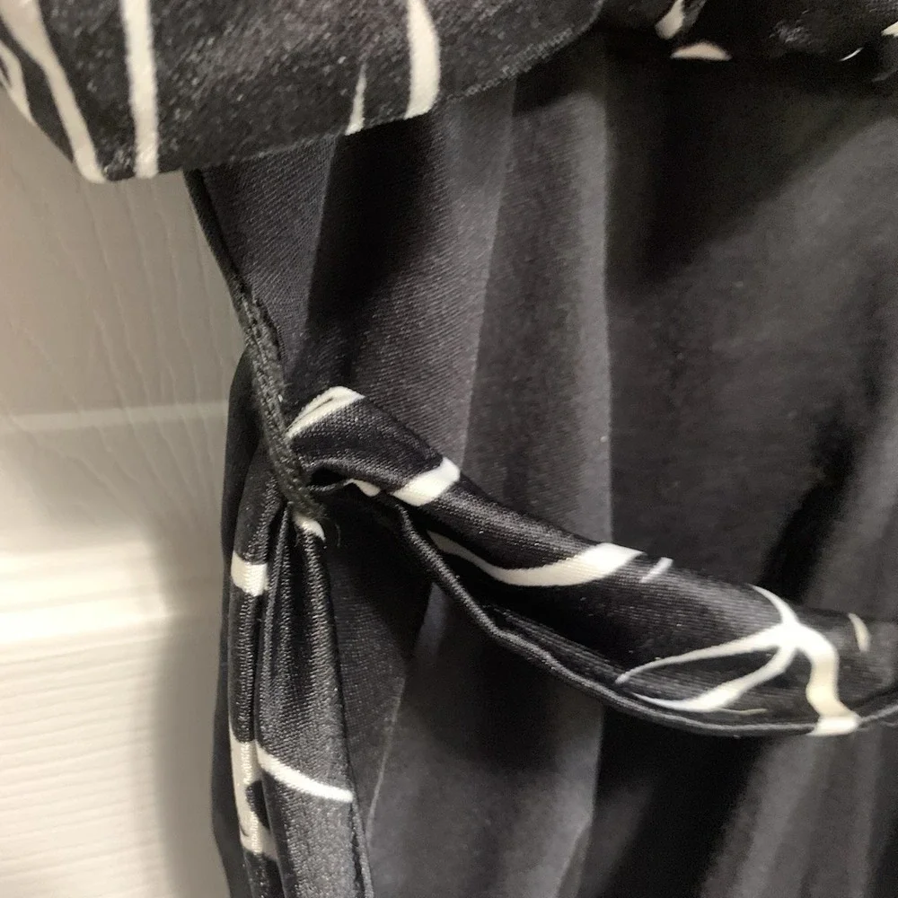 VTG 90s Robby Len One Piece Swimsuit‎ Women 10 Black White Abstract Ruffle USA